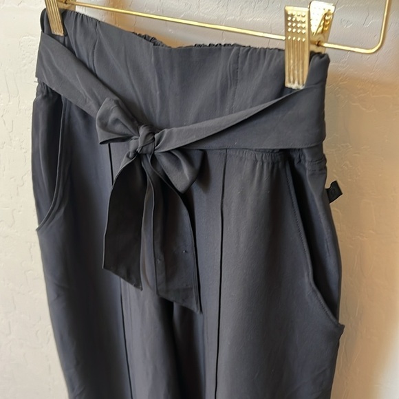 Lululemon Noir wide leg pants, black, size 2 - Picture 9 of 17